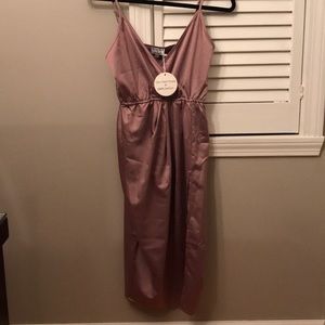 Mid-length dress with slit